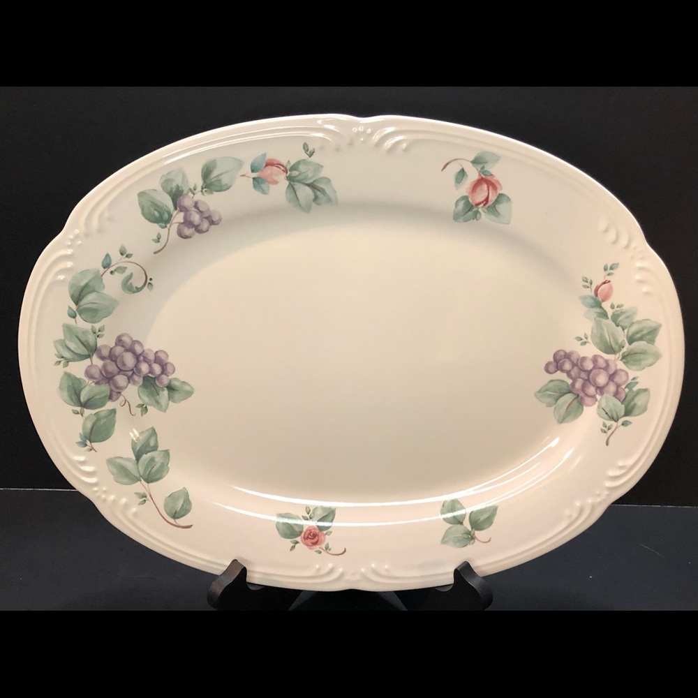 Pfaltzgraff (discontinued) Grapevine Serving Platter.
